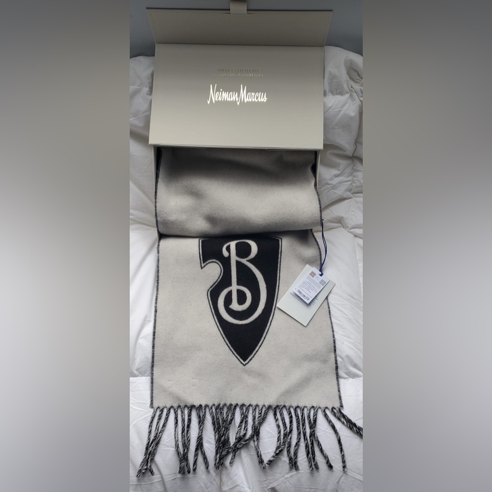 New with tag Burberry B Shield Unisex Reversible Black&Cream Wool Cashmere Scarf - Picture 14 of 15